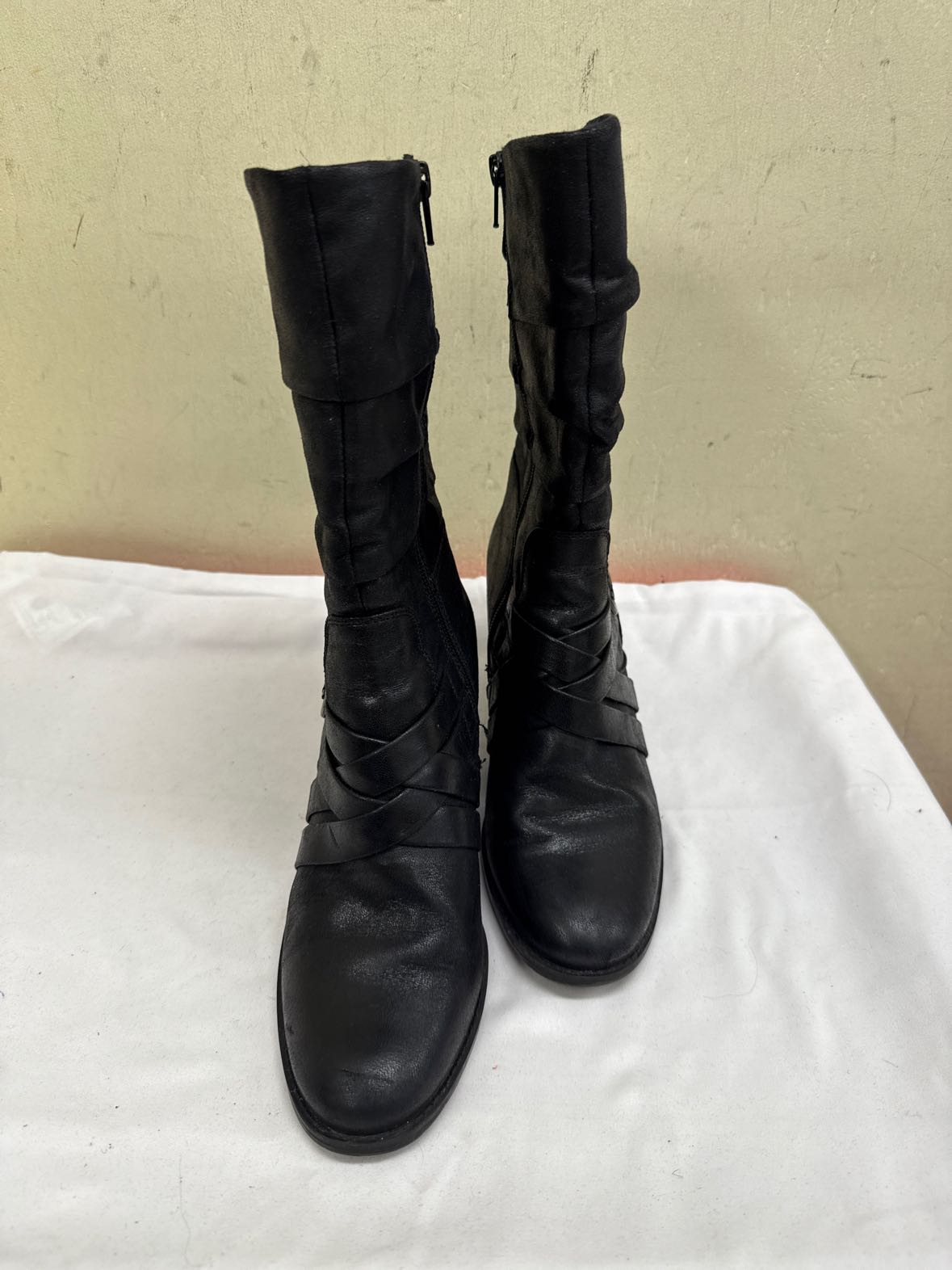 Baretraps Women's Size 8 Black Boots Shoes