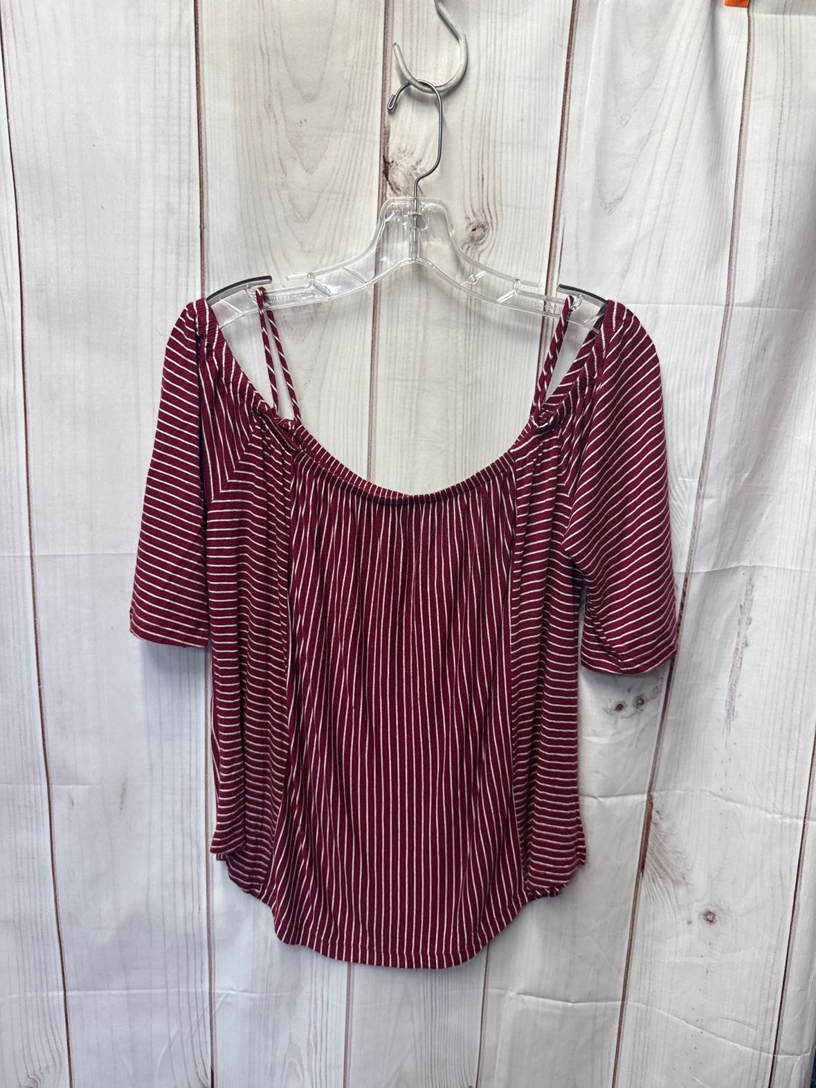 W5 Women's Size M Red Cold Shoulder Top