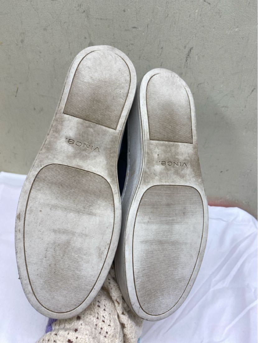 vince. Women's Size 9-1/2 Gray Flats