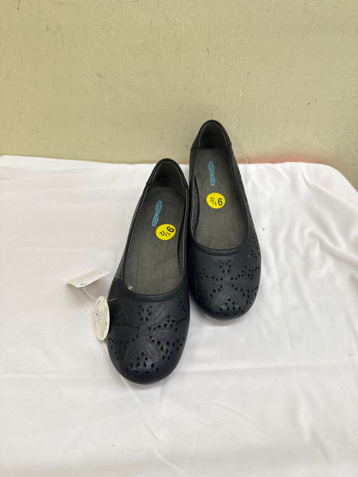 NWT Baretraps Women's Size 9-1/2 Black Flats Shoes
