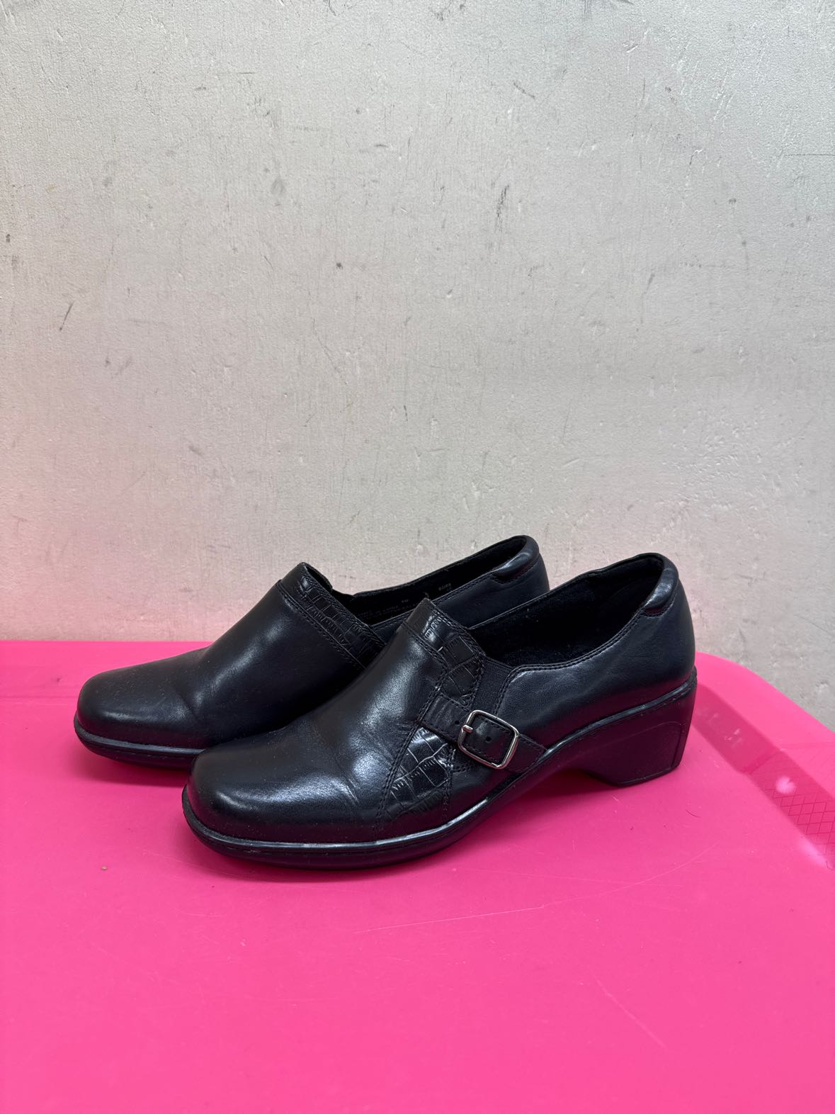 Clarks Women's Size 9 Black Flats