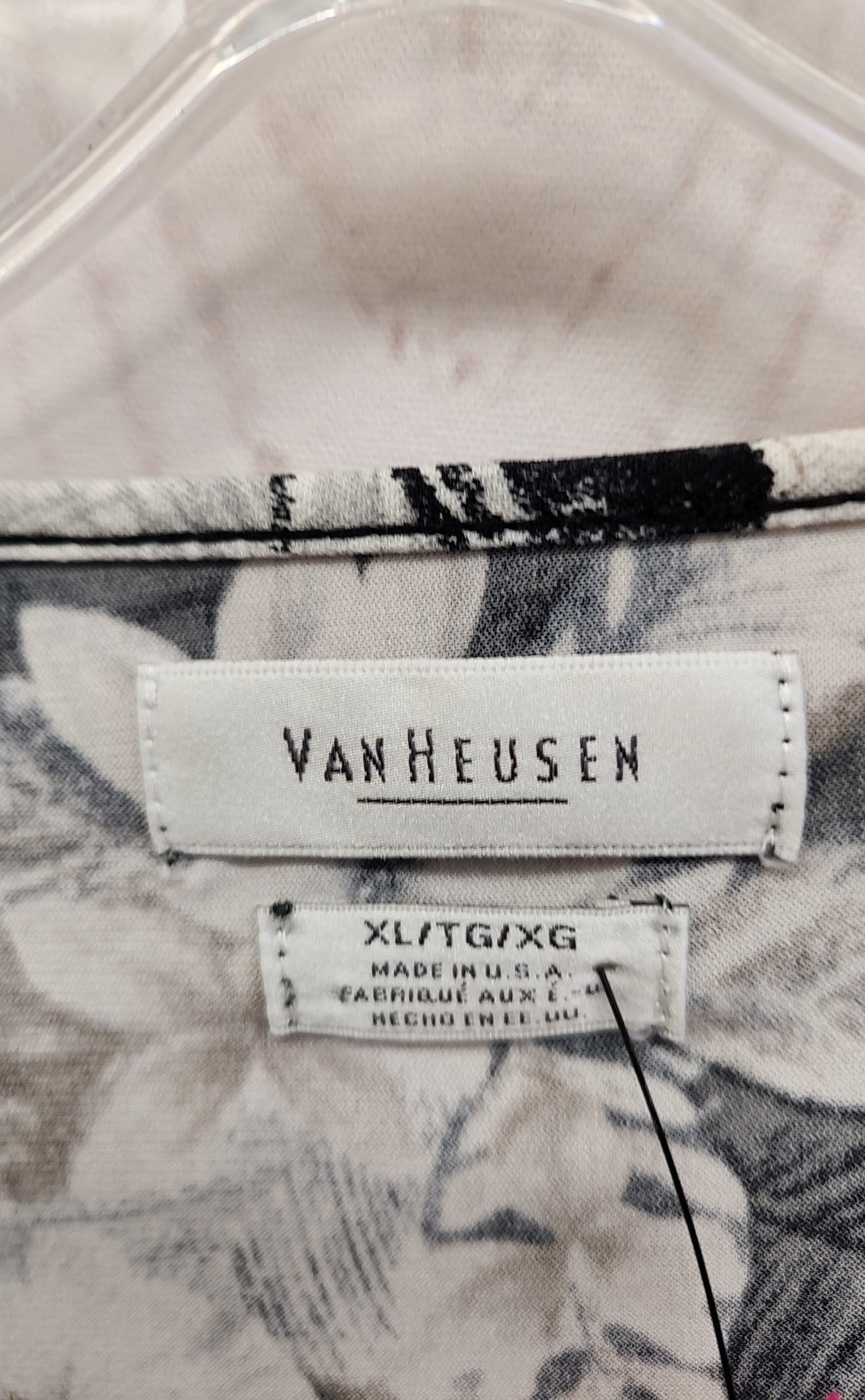 Van Heusen Women's Size XL Black Short Sleeve Top