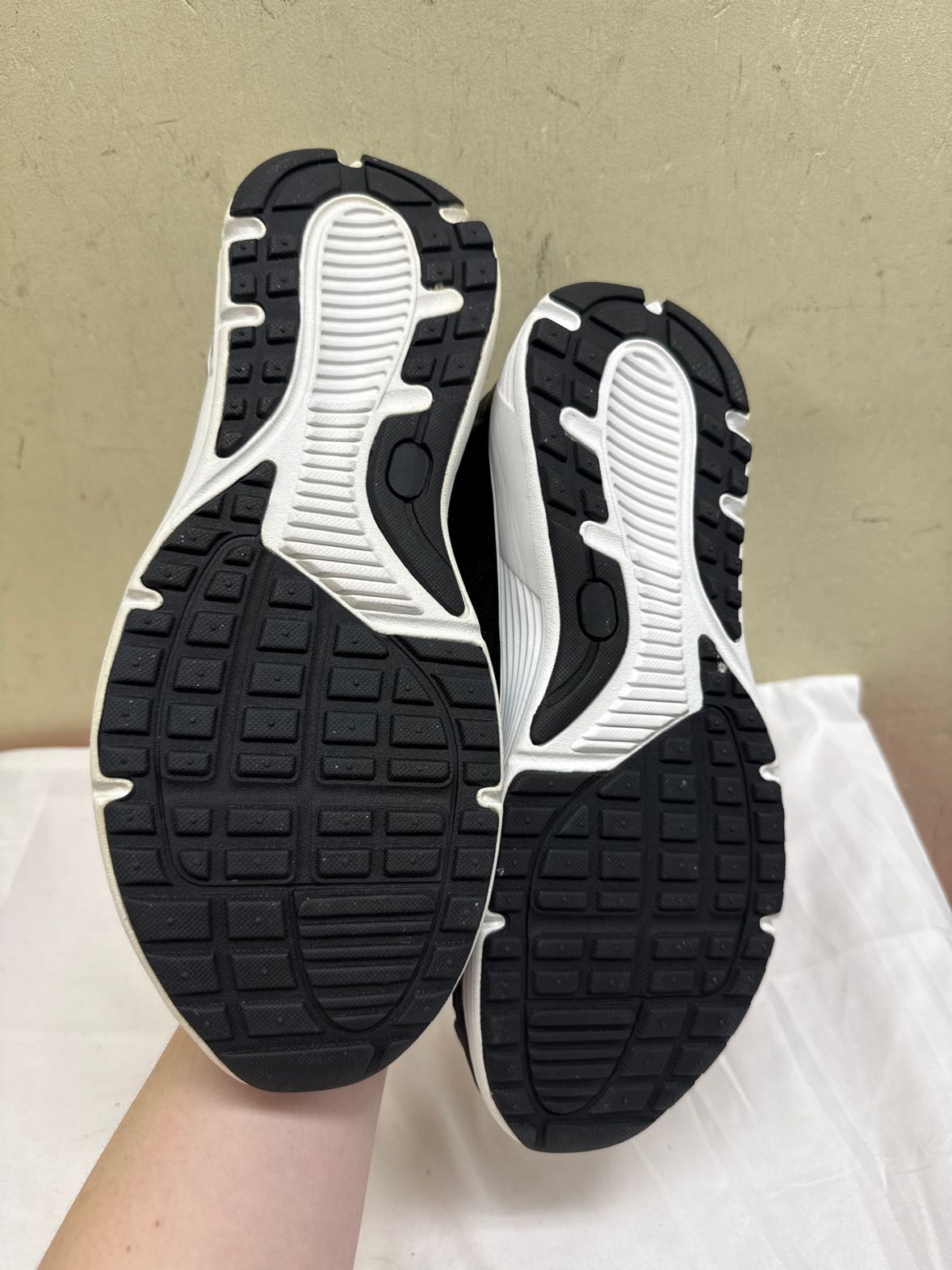 NWT HyLan iRunner Chaplin Men's Size 11-1/2 X-Wide Black Sneaker