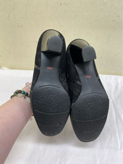 Clarks Women's Size 7 Black Pumps
