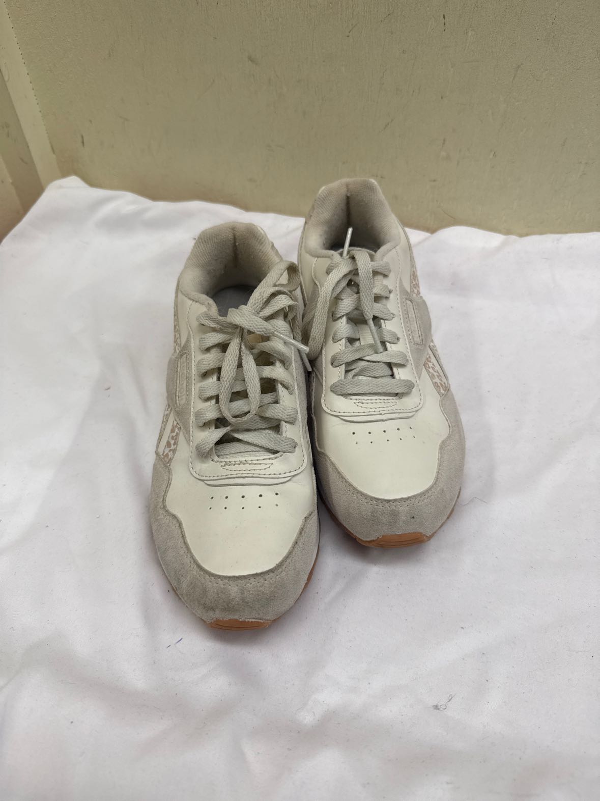 Reebok Women's Size 7 White Sneakers Shoes