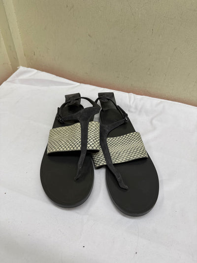 vince. Women's Size 8-1/2 Gray Sandals Shoes