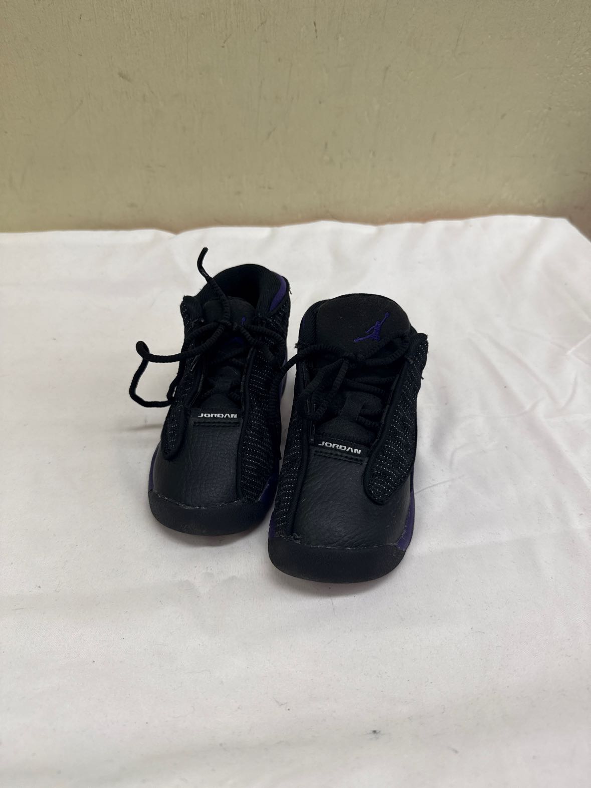 Air Jordan Boy's Size 8 Black Sneakers