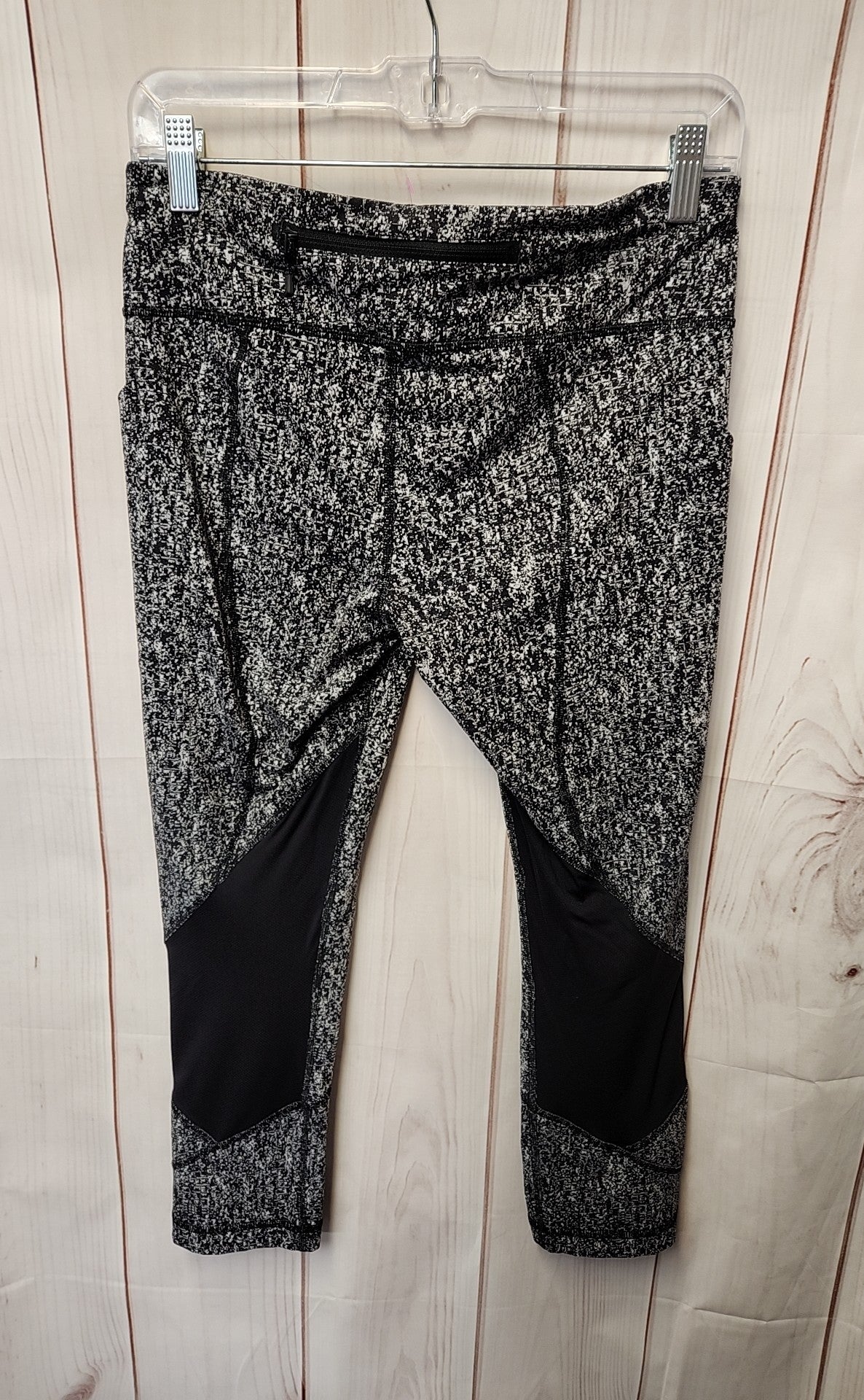 Lululemon Women's Size 8 White & Black Active Capris