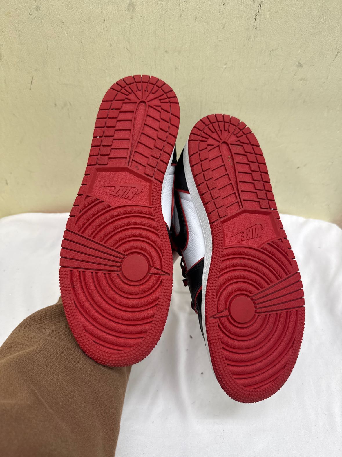 Air Jordan by Nike Boy's Size 6-1/2 Black & Red Shoes