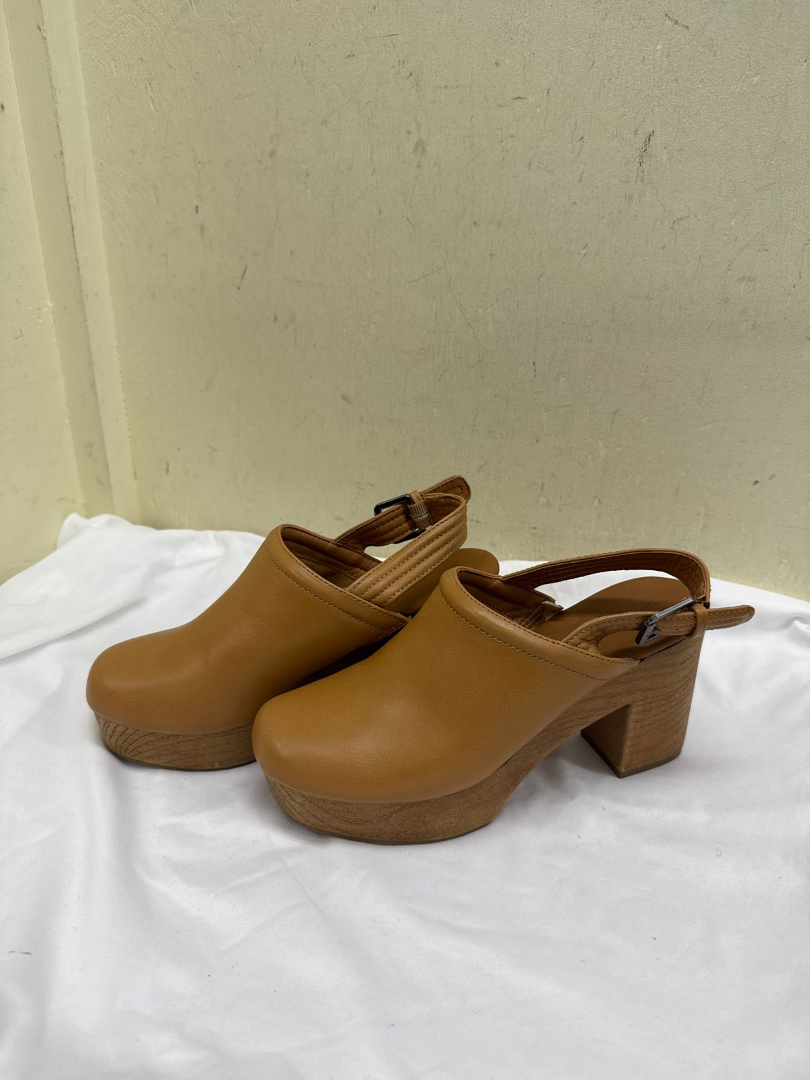 Universal Thread Women's Size 7-1/2 Brown Pumps Shoes