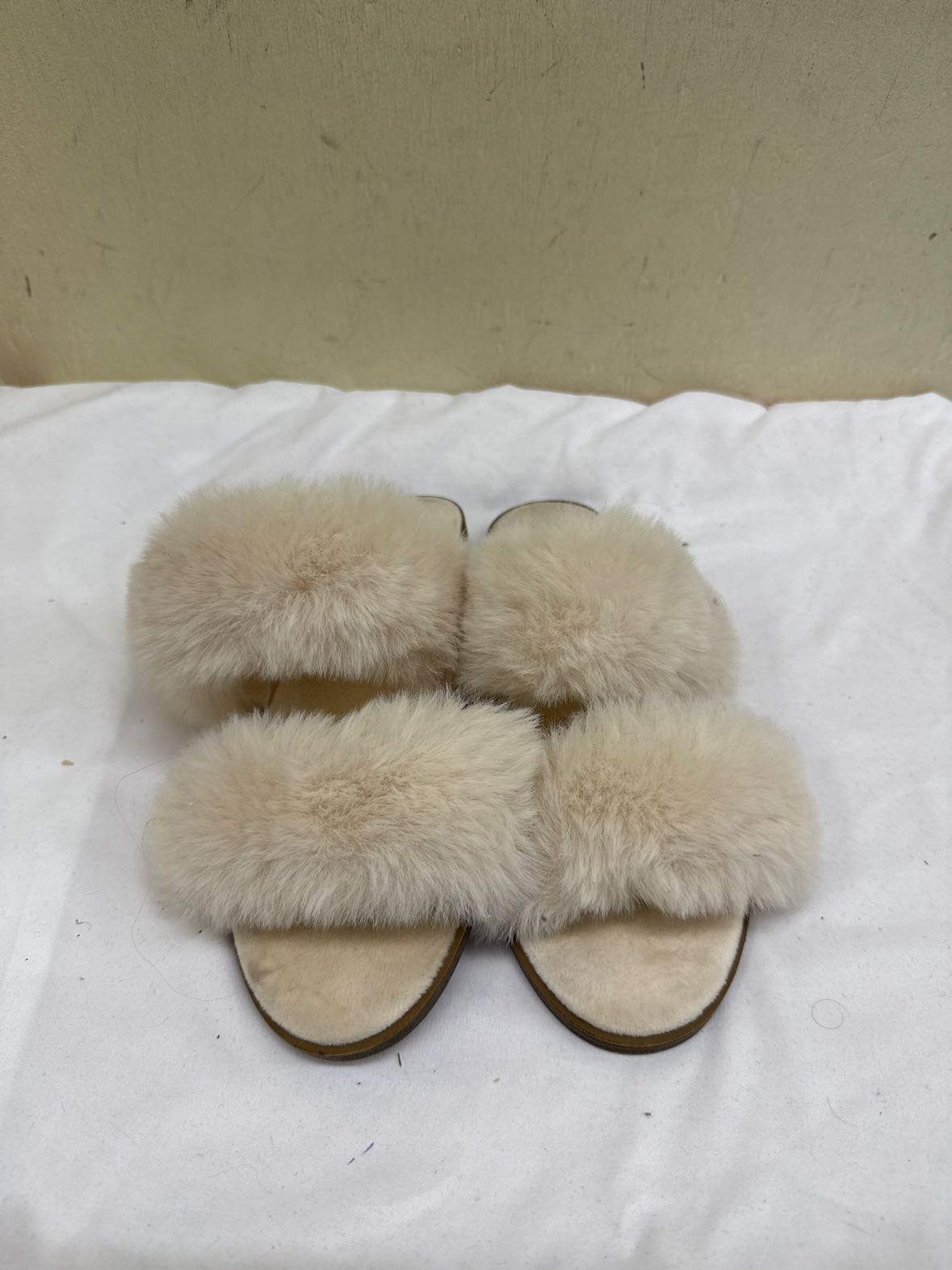Loft Women's Size 7 White Sandals Shoes