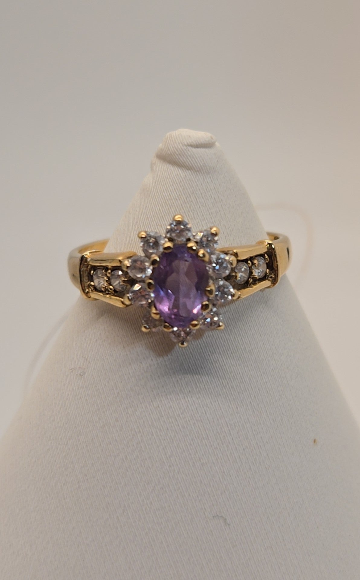 SDJ 375 9K Yellow Gold VTG Amethyst with Clear Stones Size 6.5 Ring 2.10 Grams