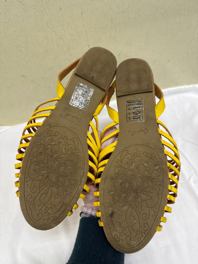 Qupid Women's Size 9 Yellow Sandals