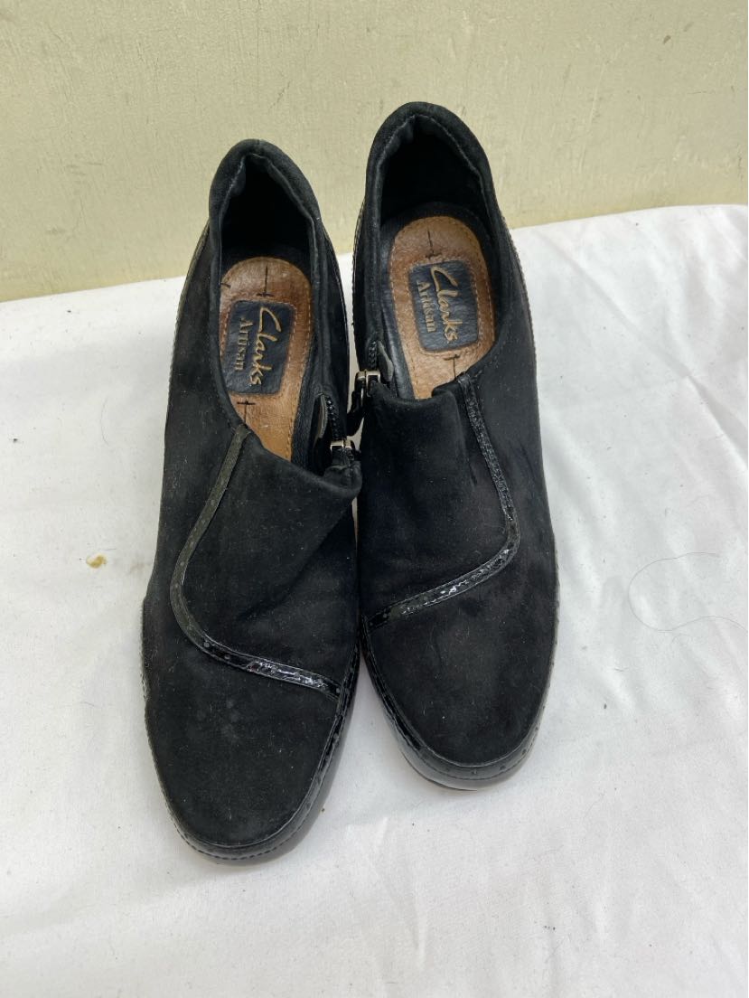 Clarks Women's Size 7 Black Pumps