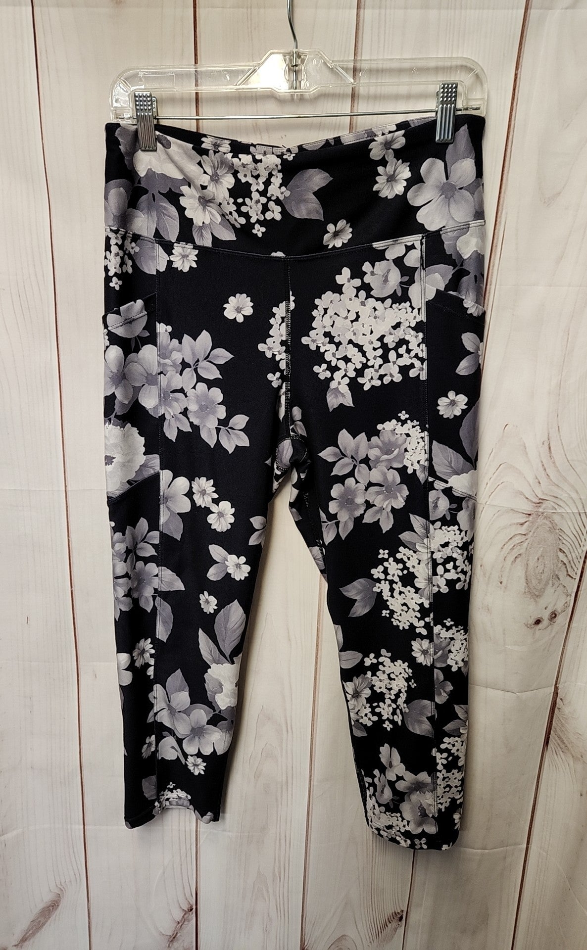 Balance Women's Size XL Black & Gray Floral Active Capris