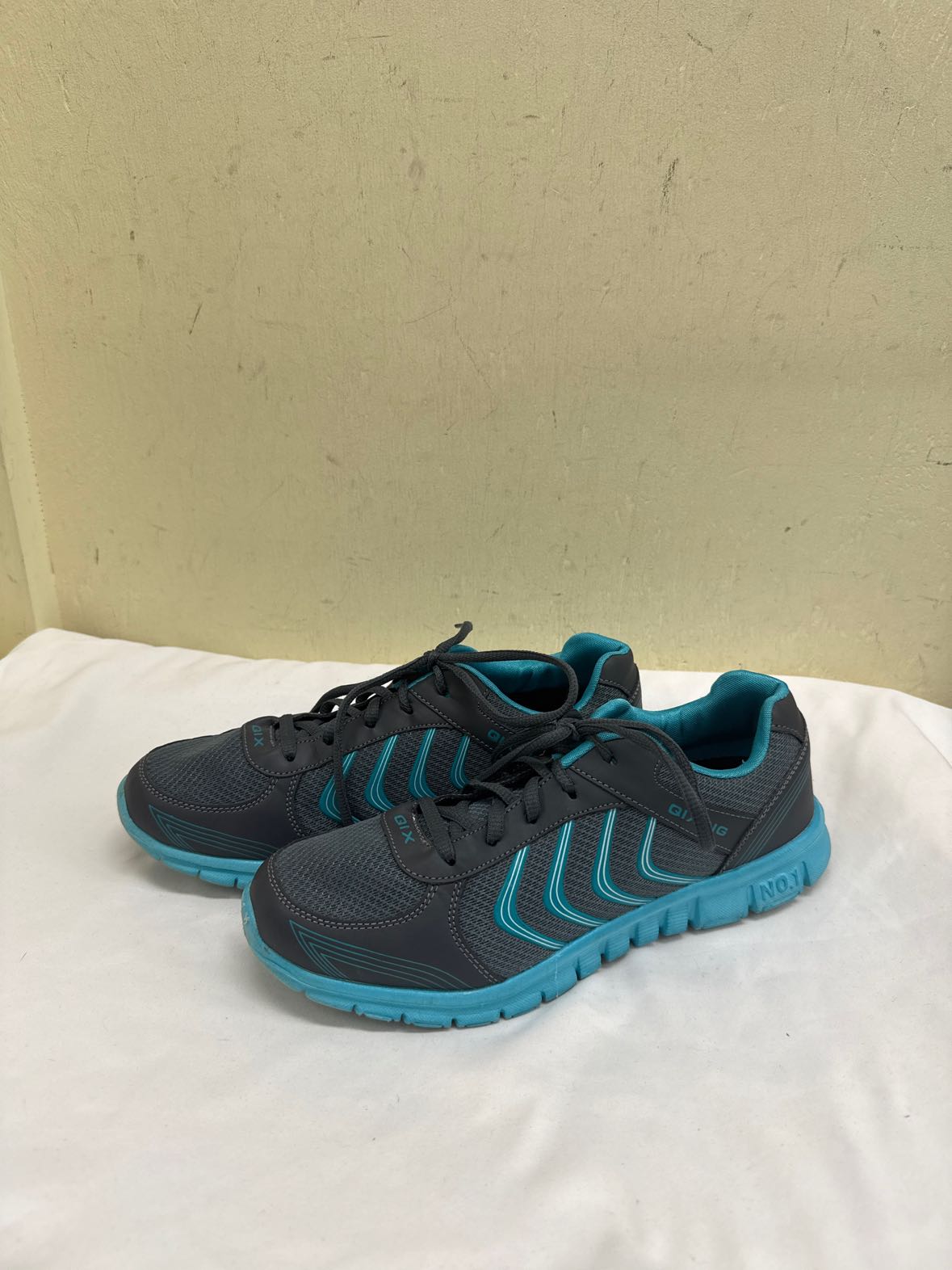 Qixing Women's Size 8-1/2 Gray Sneakers Shoes