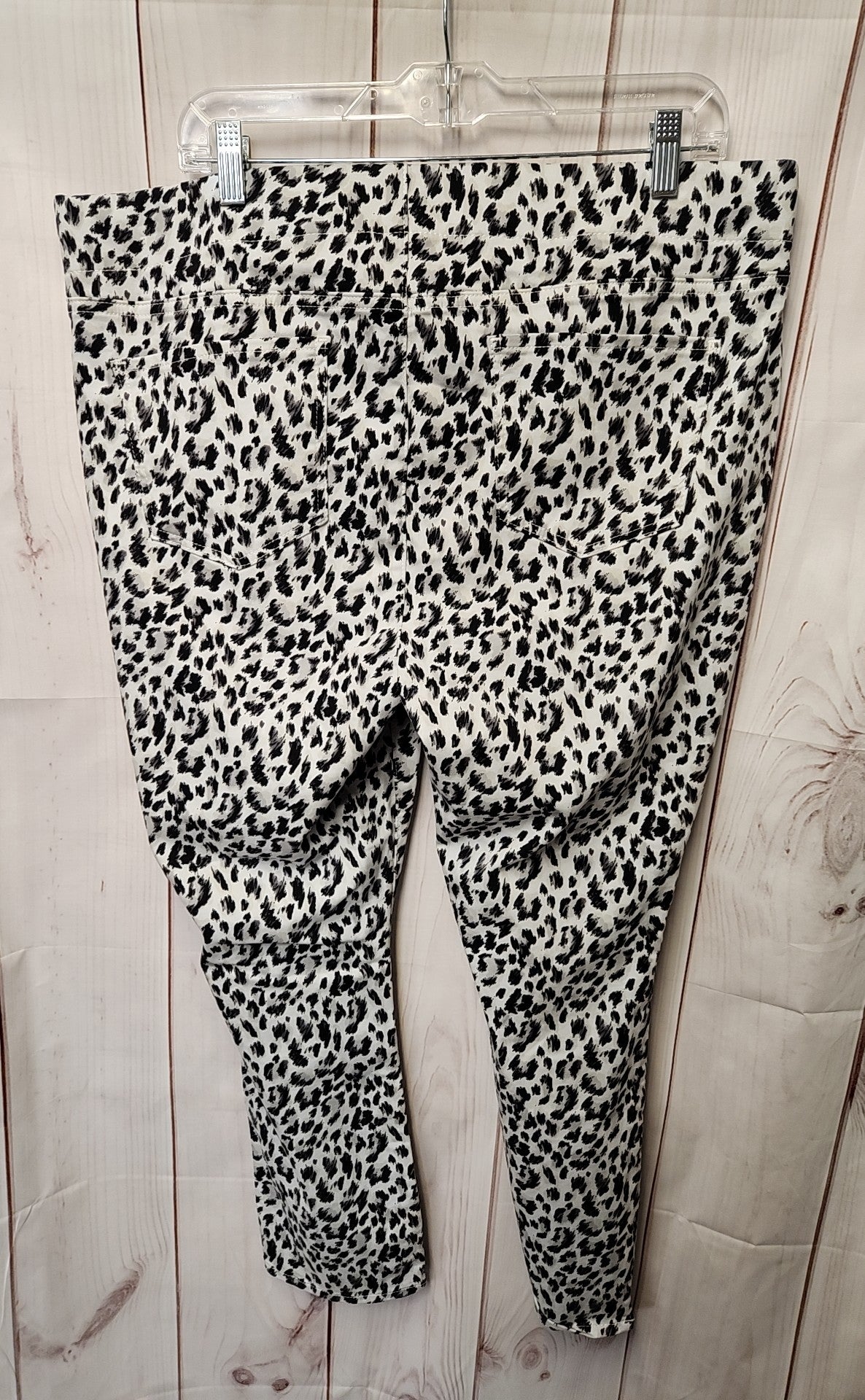 NYDJ Women's Size 16 White & Black Animal Print Pants