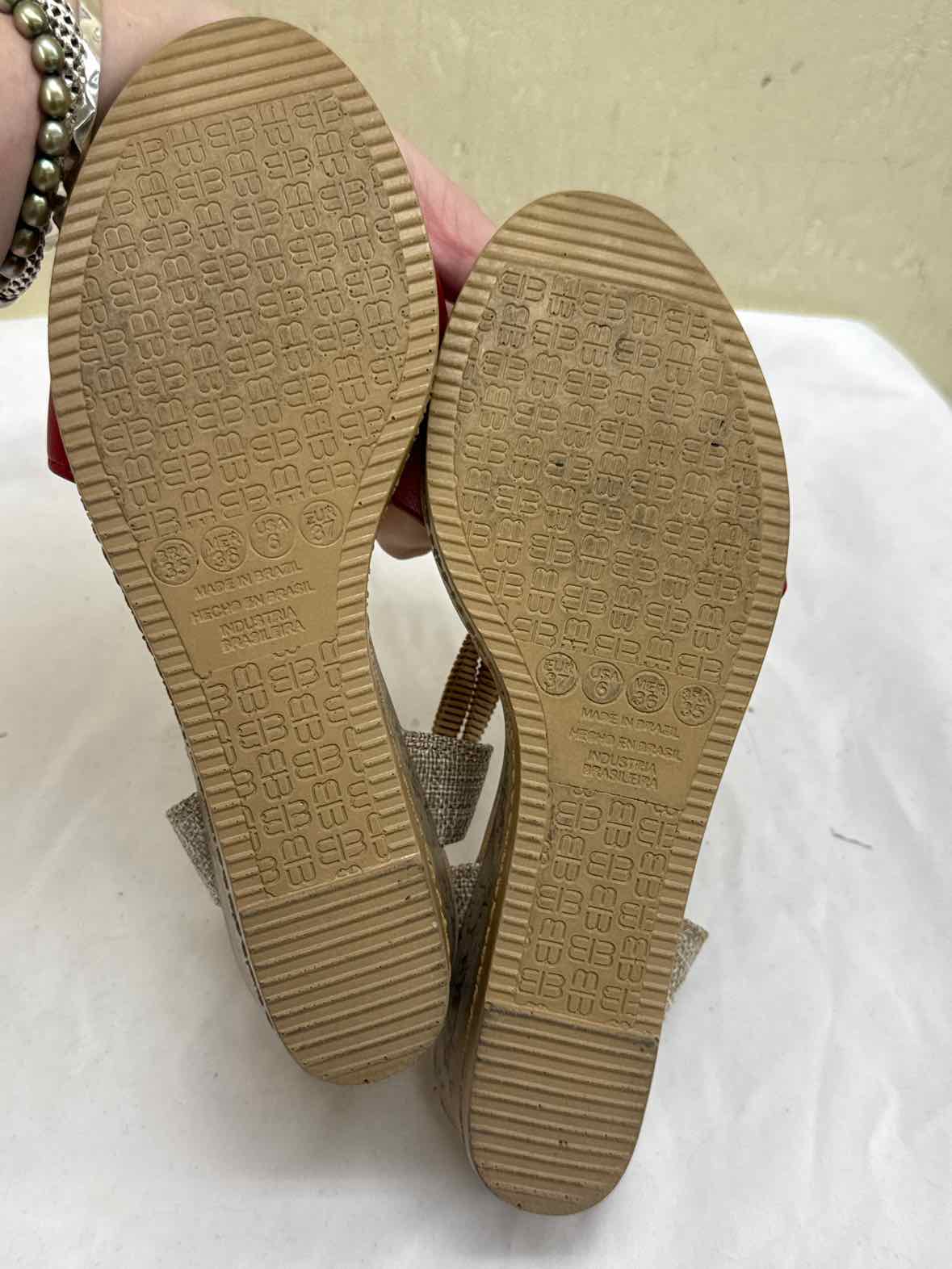 Malu Women's Size 6 Red Sandals Shoes – Off The Rack