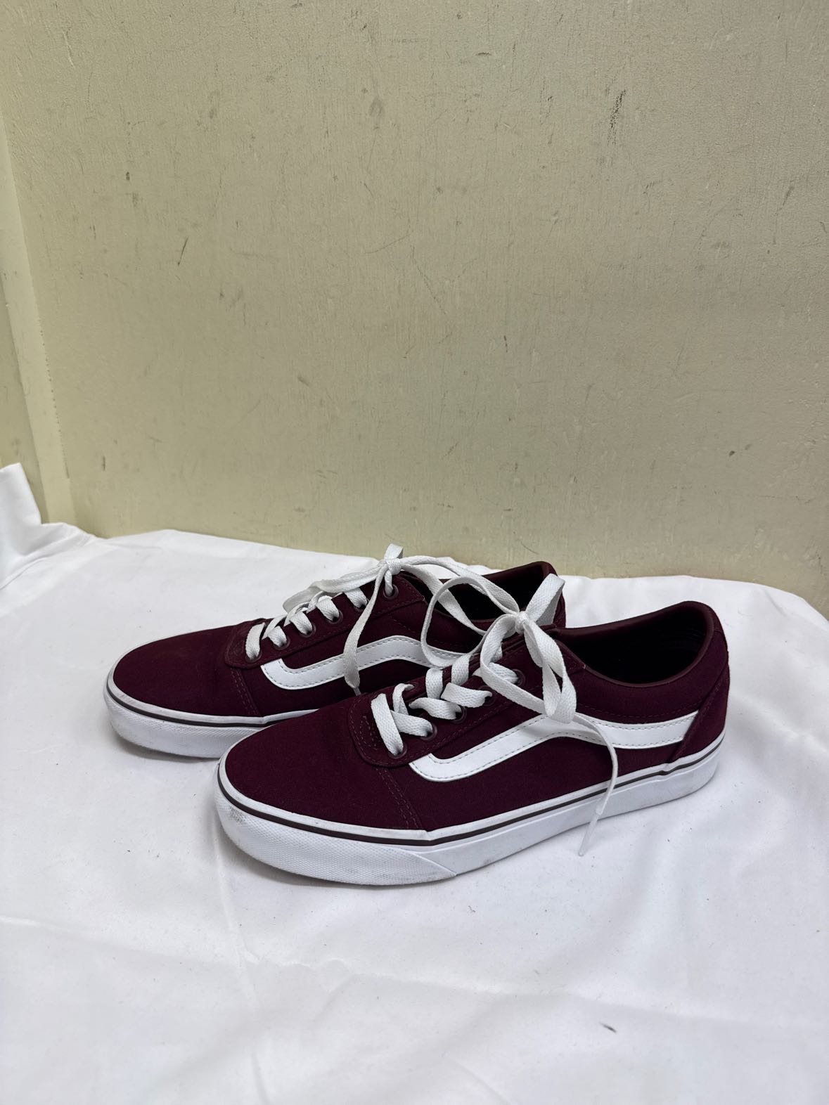 Vans Women's Size 8 Maroon Sneakers Shoes