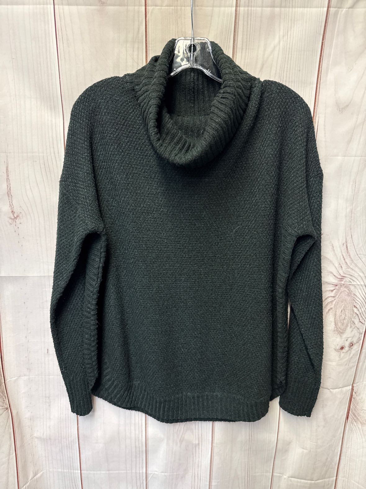 Mia & Tess Women's Size M Green Sweater