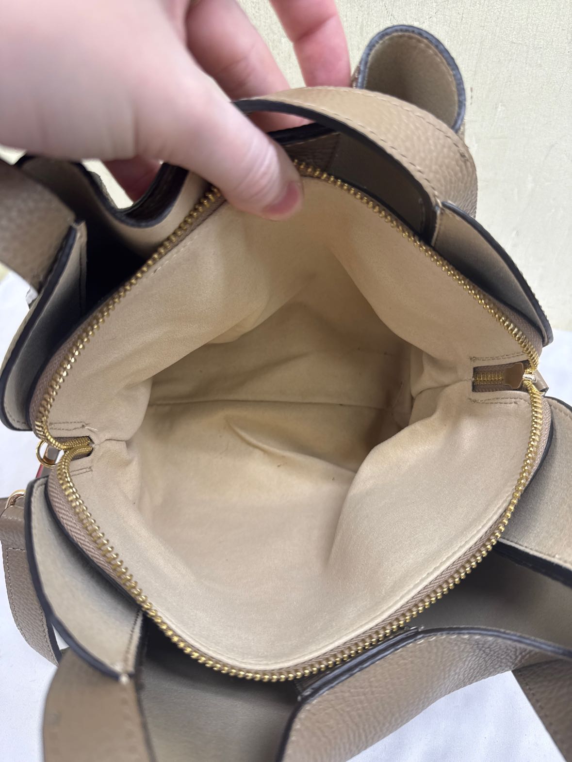 Amerai Tan Leather Purse Bag