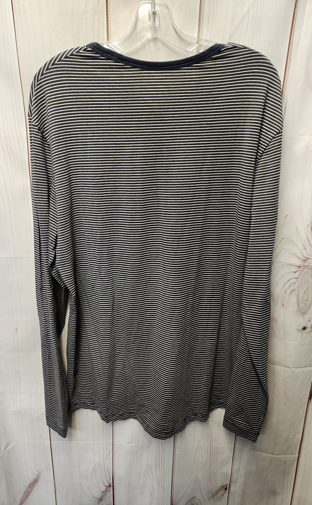 Lululemon Men's Size L Navy Shirt