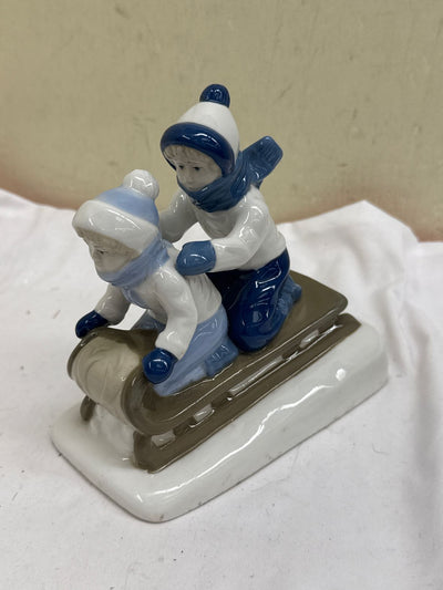 VTG 1992 Paul Sebastian Porcelana de Cuernavaca Children Sledding Figurine