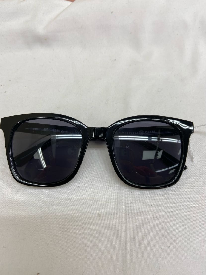 Max Studio Black Sunglasses