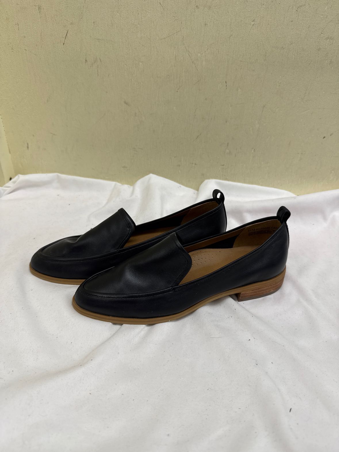 Susina Women's Size 5-1/2 Black Flats Shoes