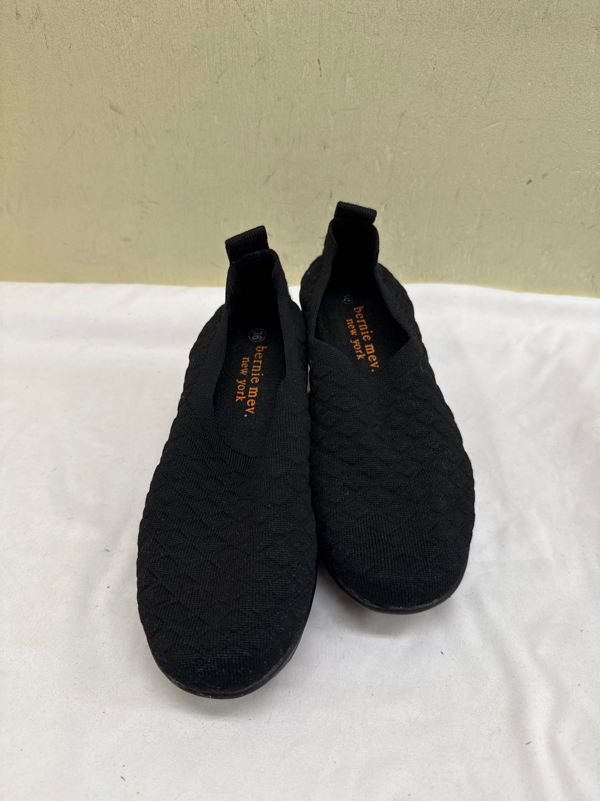 Bernie Mev Women's Size 36 = 5-1/2 Black Pumps Shoes
