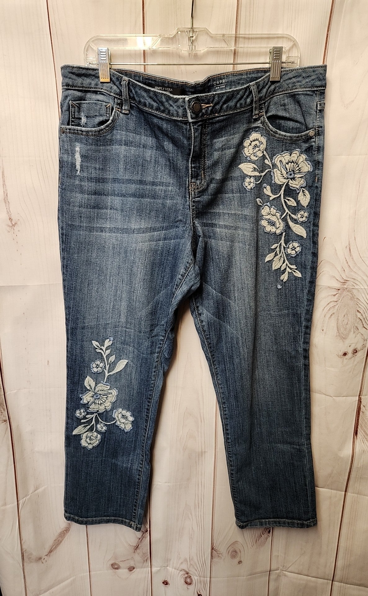 Simply Vera Women's Size 33 (15-16) Blue Jeans Mid Rise Capri