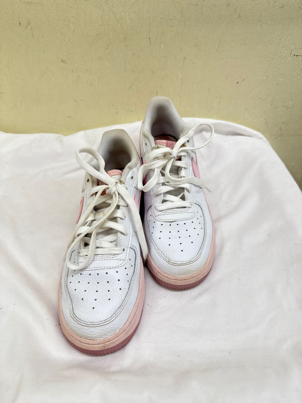 Nike AF1 Girl's Size 7 White & Pink Sneakers
