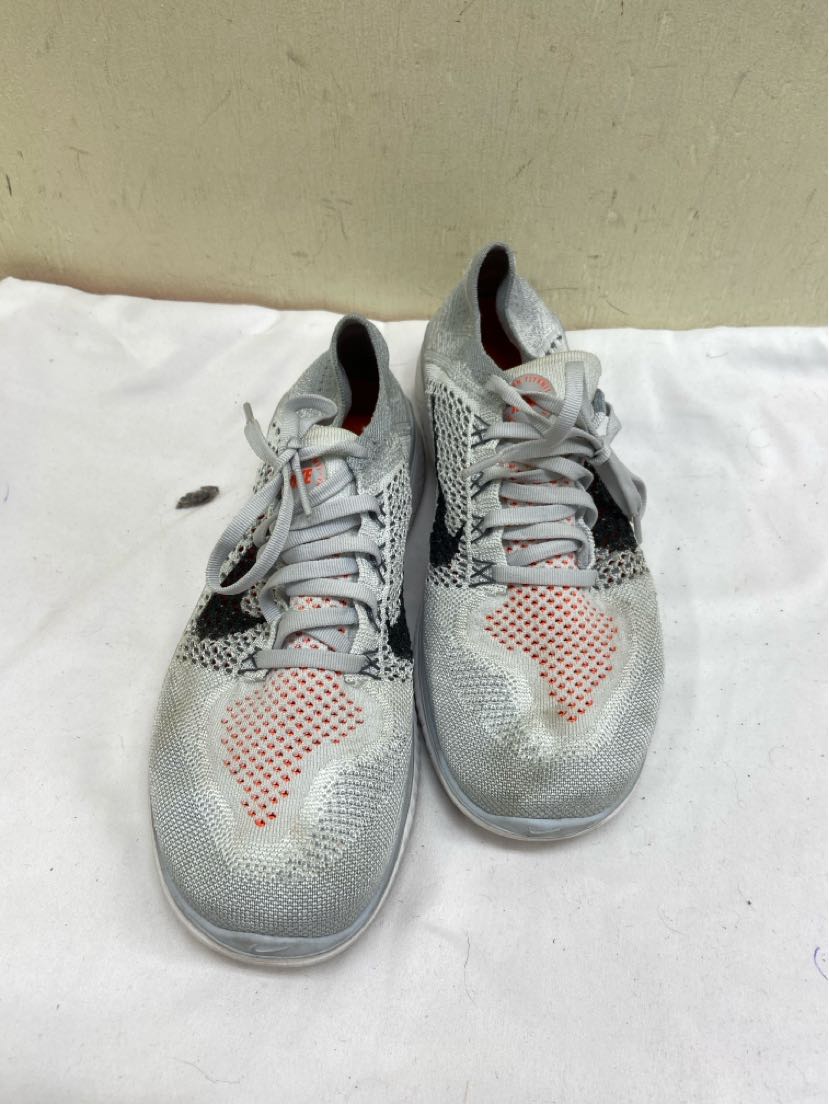 Nike Men's Size 8-1/2 Gray Shoes