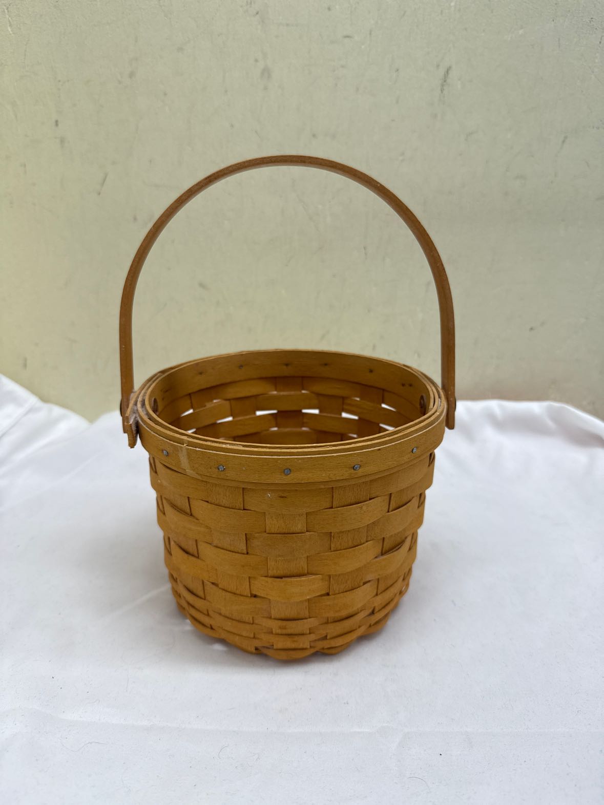 Longaberger 2000 Swing Handle Round Basket