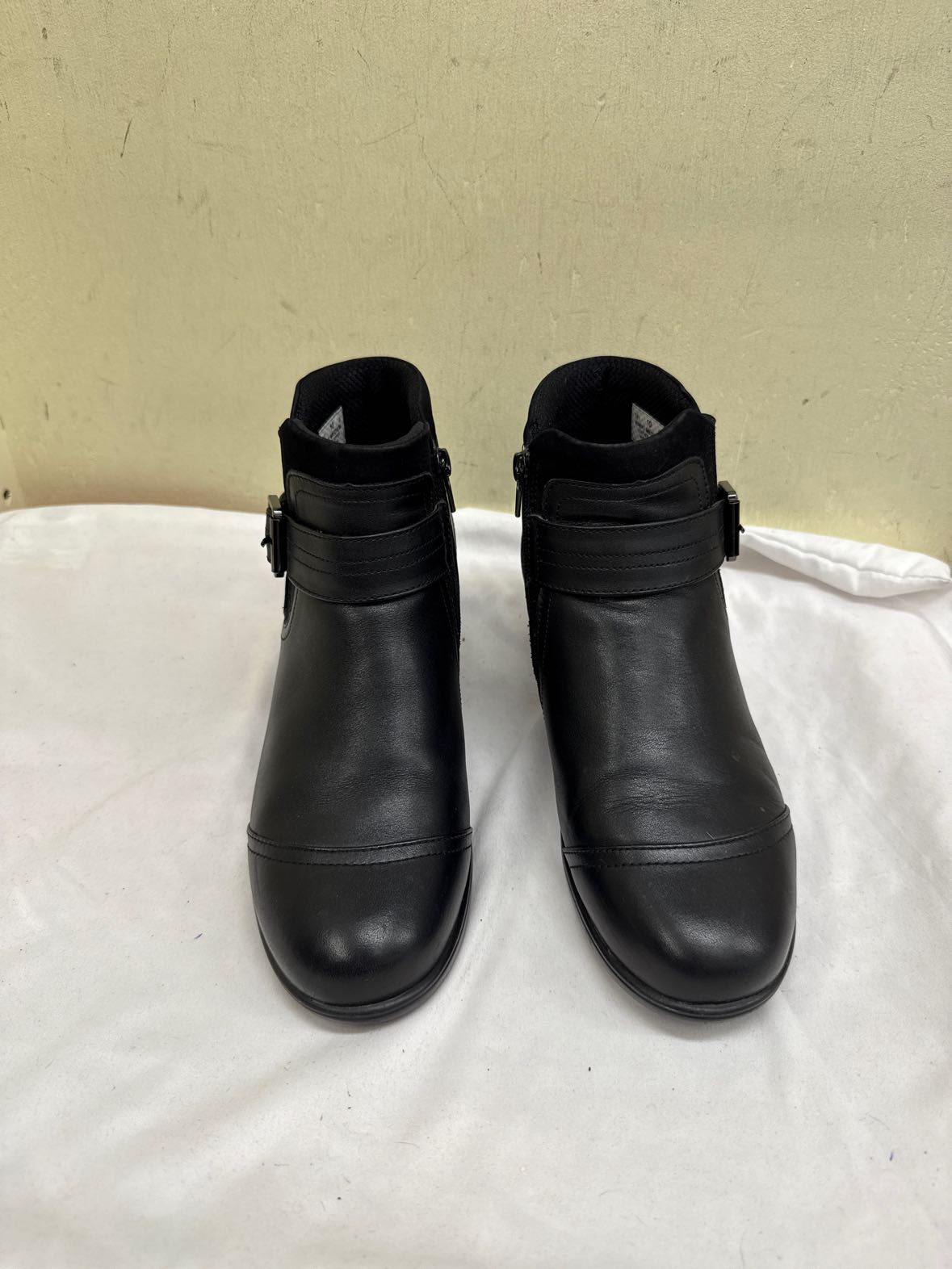 Clarks Women's Size 10 Black Boots Shoes