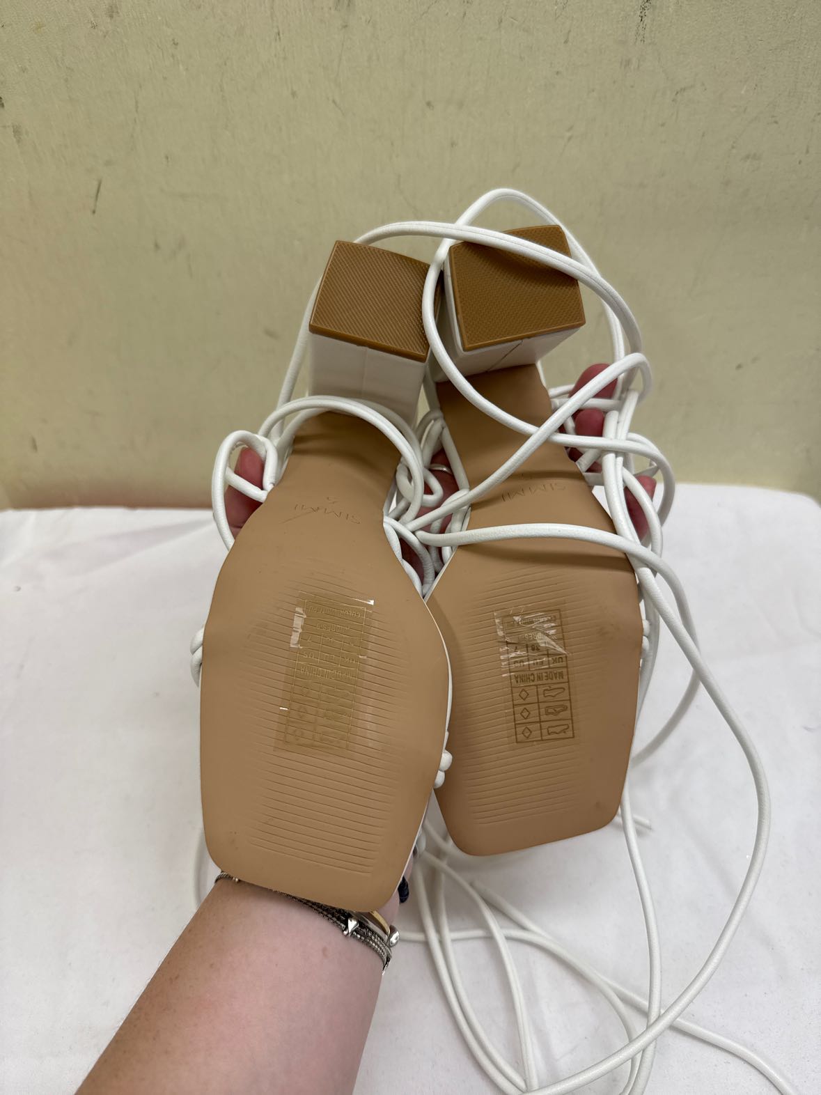 Simmi Women's Size 7 White Sandals Shoes