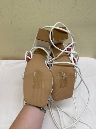 Simmi Women's Size 7 White Sandals Shoes