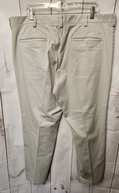Dockers Men's Size 40x30 Beige Pants