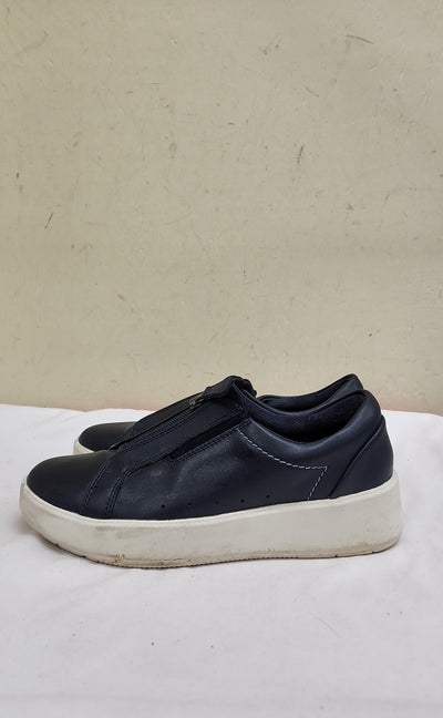 Clarks Women's Size 7-1/2 Navy Sneakers Shoes