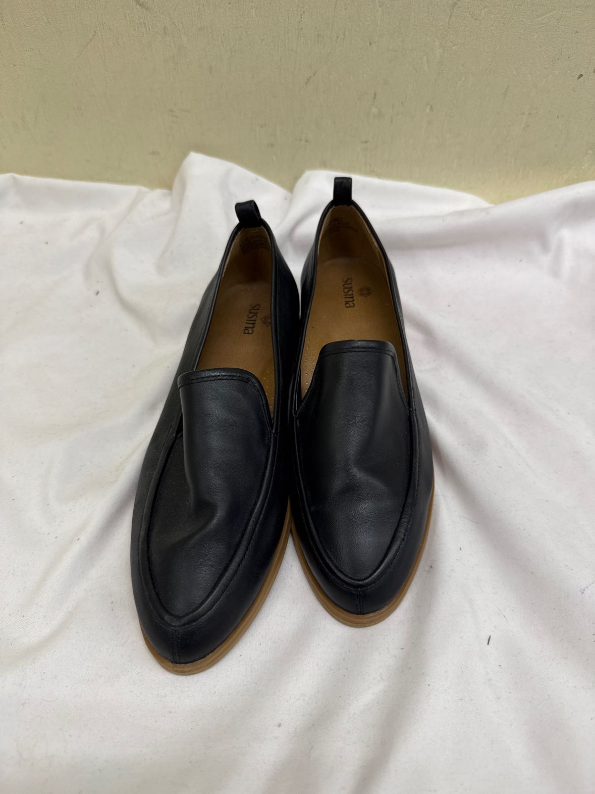 Susina Women's Size 5-1/2 Black Flats Shoes