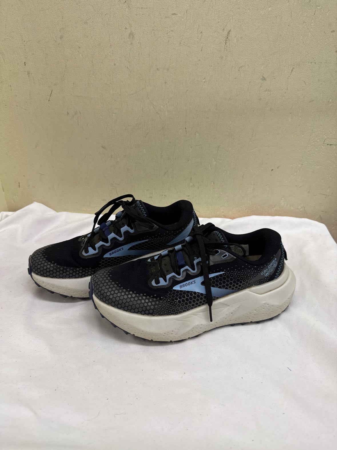 Brooks Women's Size 6-1/2 Black Sneakers Shoes