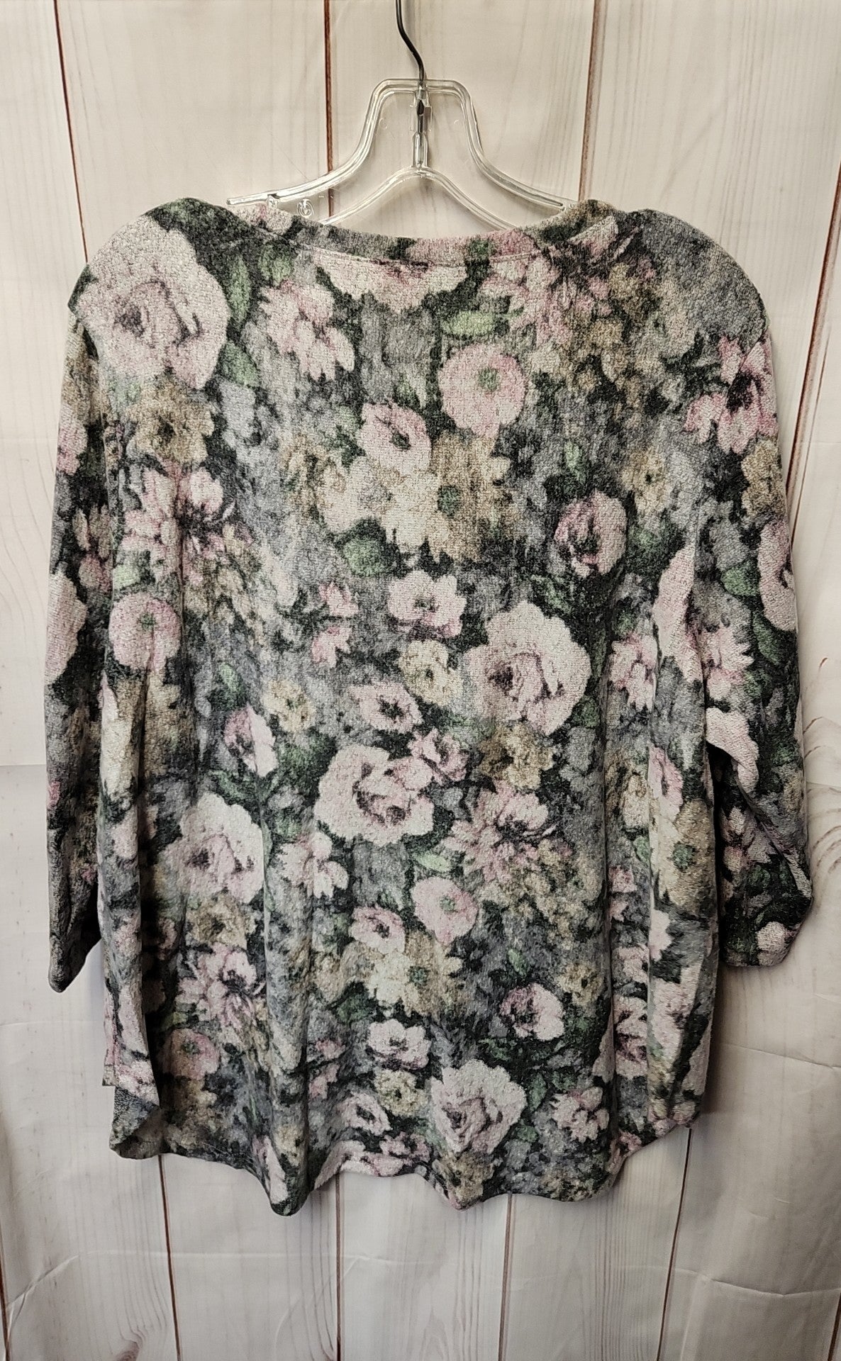 Dantelle Women's Size 1X Gray & Pink Floral 3/4 Sleeve Top