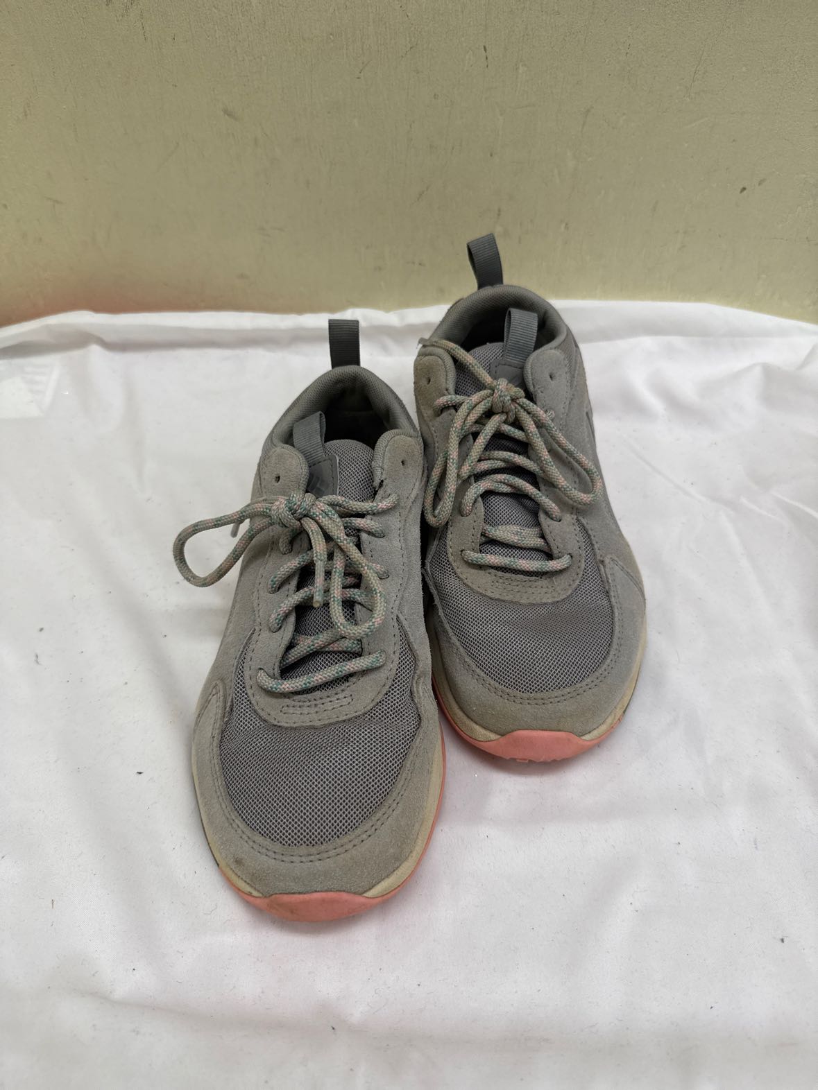 Columbia Women's Size 7 Gray Sneakers Shoes