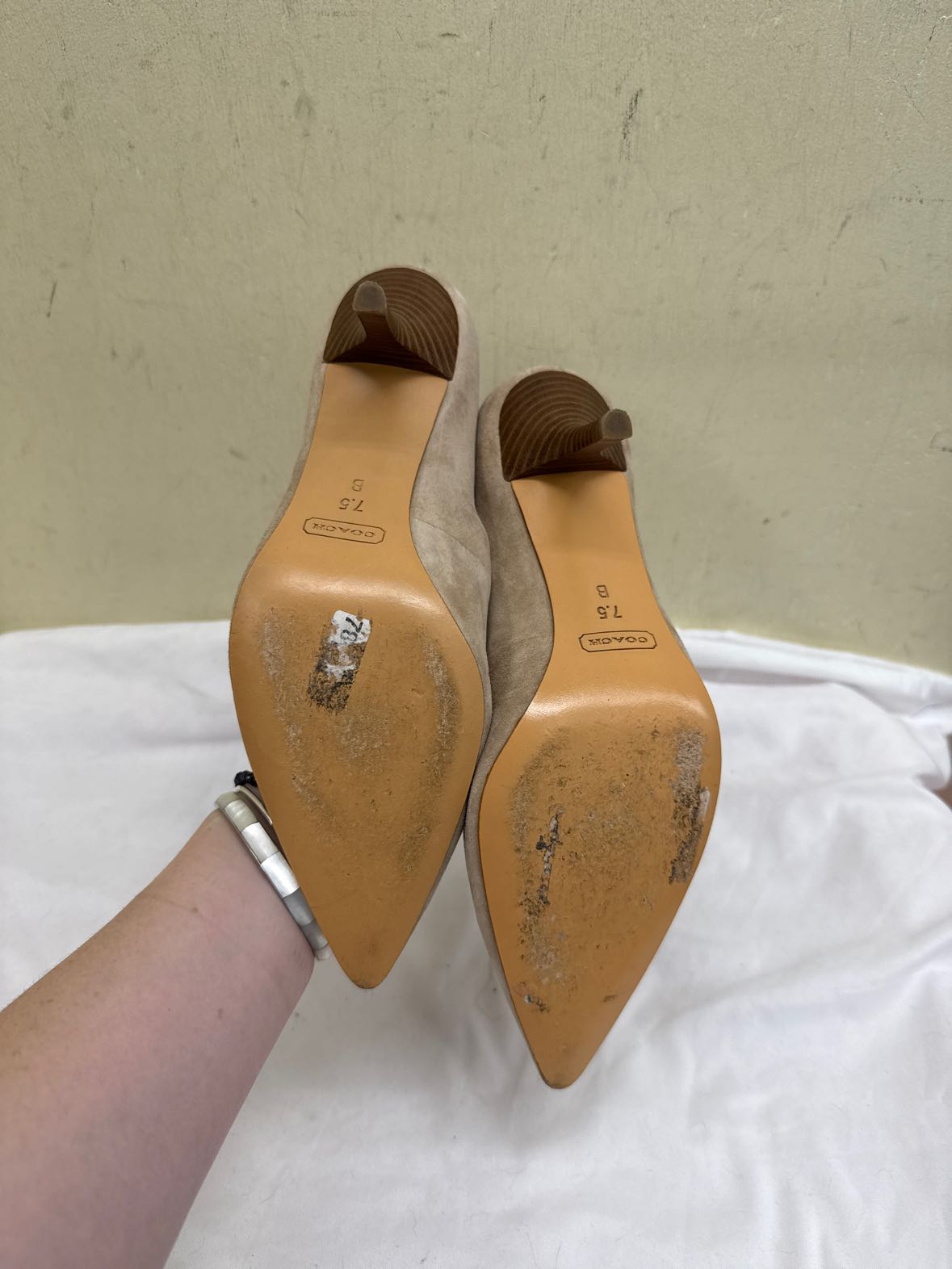 Coach Women's Size 7-1/2 Tan Pumps Shoes