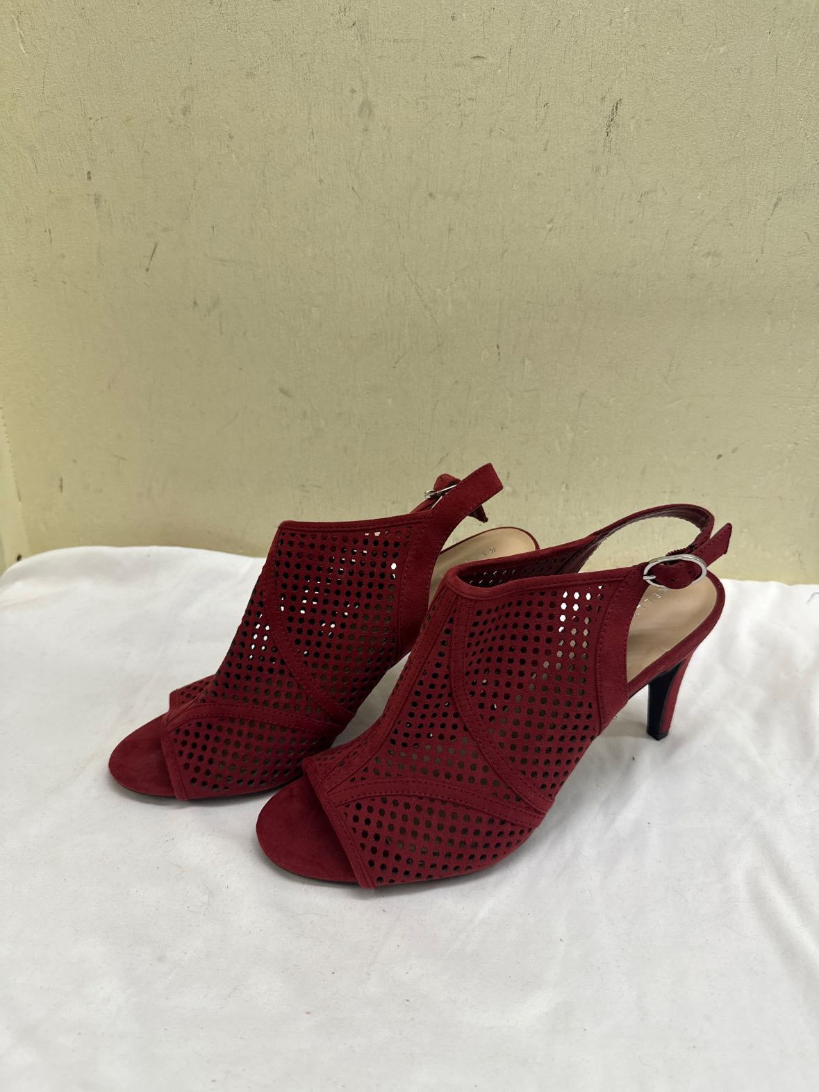 Kelly & Katie Women's Size 10 Red Pumps Shoes