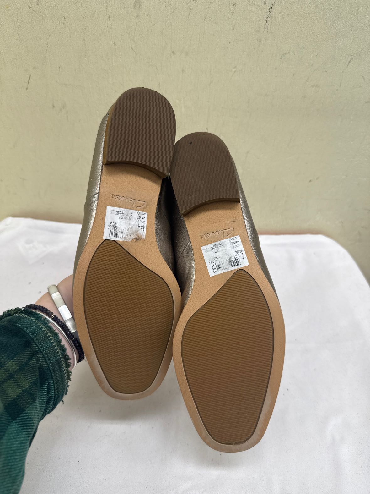 Clarks Women's Size 9 Silver Flats Shoes