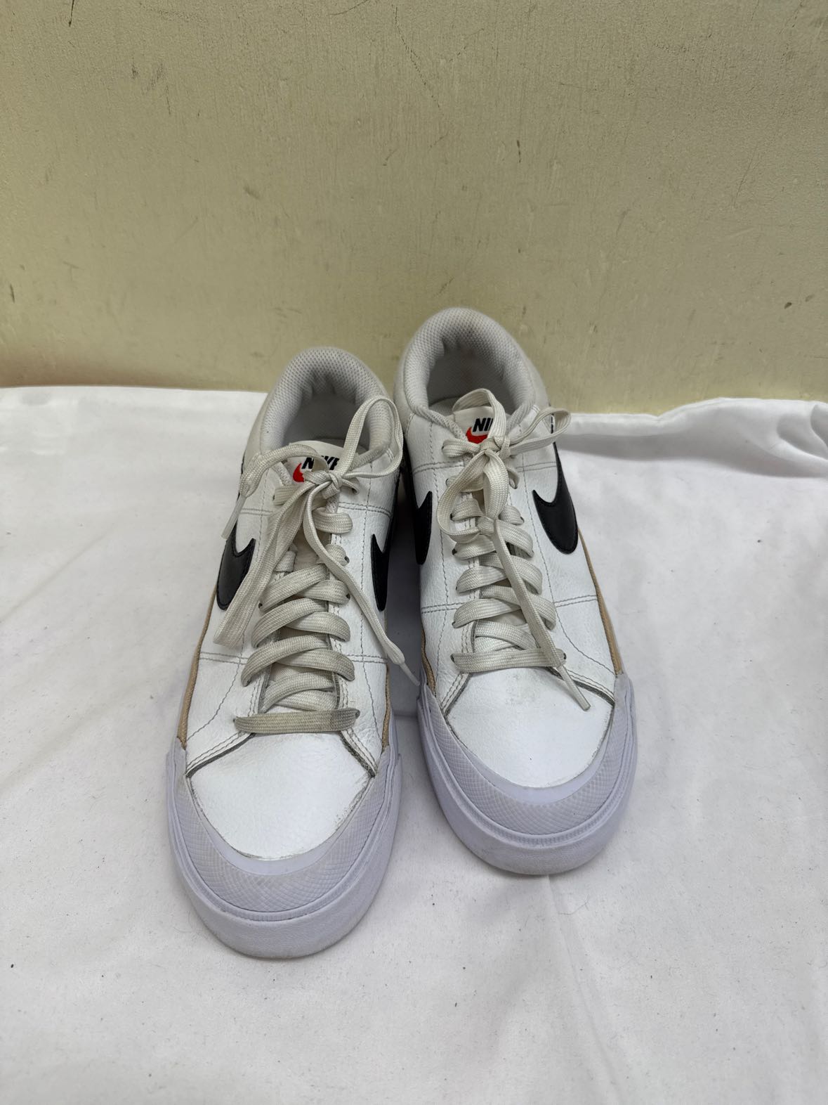 Nike Women's Size 8-1/2 White Sneakers Shoes