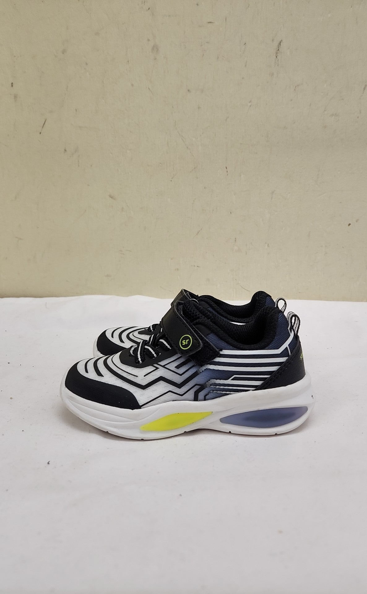 Striderite Boy's Size 7 Black & White Shoes