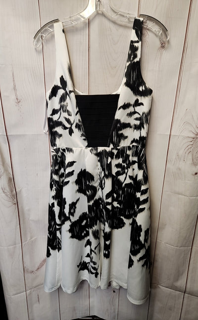 NWT White House Black Market Women's Size 8 White & Black Floral Dress