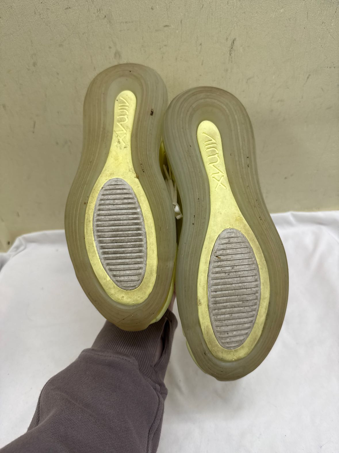 Nike Air Max 270 Women's Size 6-1/2 Yellow Sneakers Shoes AS IS - stains